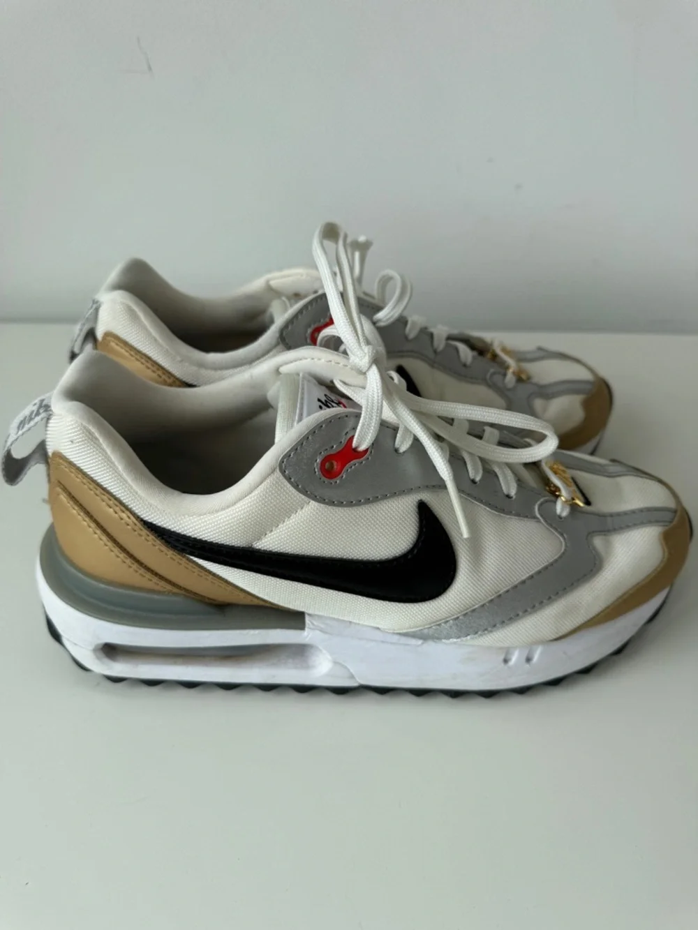 Nike Air Max Dawn SE 'White Metallic Gold' DJ6209-100 Size 7.5